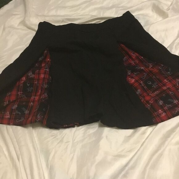 Black and Red Plaid Pleated Disney Cruella Mini Skirt with Zipper Accents Xl - Picture 9 of 11